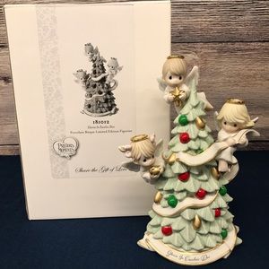 2017 Precious Moments “ Share The Gift Of Love” figurine